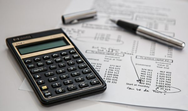 objectifs 2019 - photo calculatrice et chiffres
