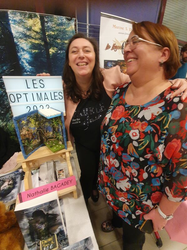 Photo de Nathalie et Sabine en train d'éclater de rire