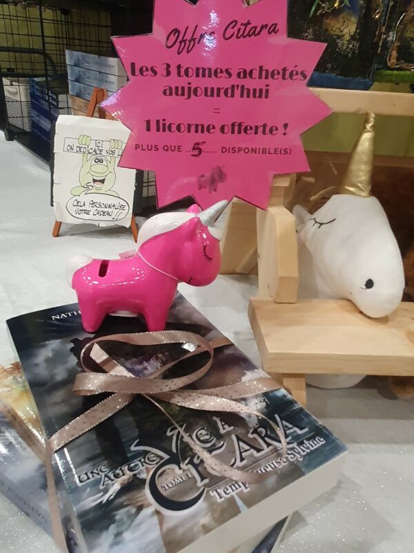 Lot de 3 livres = 1 licorne tirelire offerte