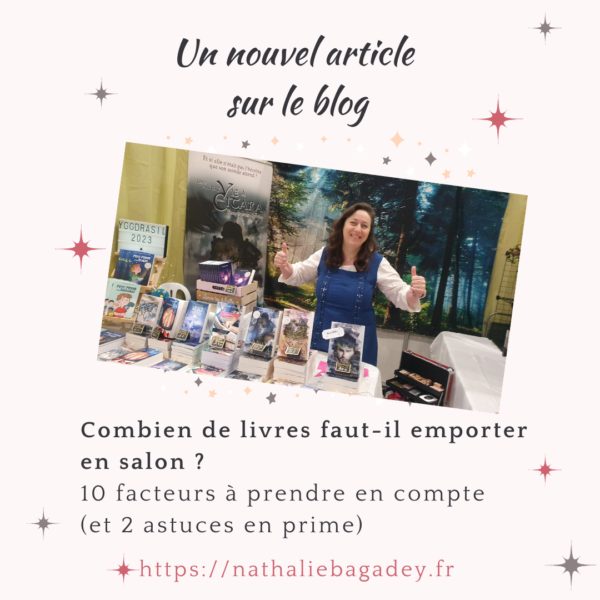 visuel représentant l'annonce du nouvel article sur le post : fond rose clair, étoiles, photo de Nathalie Bagadey sur son stand, titre de l'article.