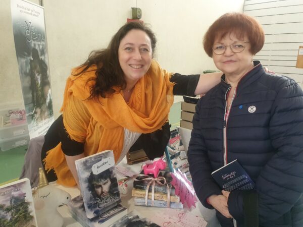 Nathalie Bagadey et Brigitte au salon de Beauchastel