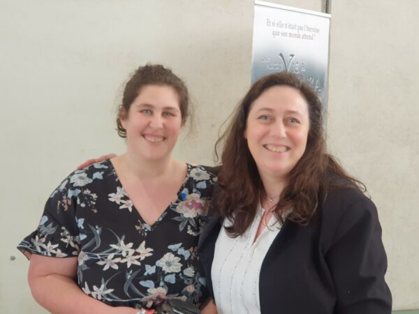 Nathalie Bagadey avec Adeline au salon de Beauchastel