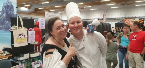 Mangalaxy - Nathalie Bagadey avec Lucas (cosplay d'Alfredo de Ratatouille)
