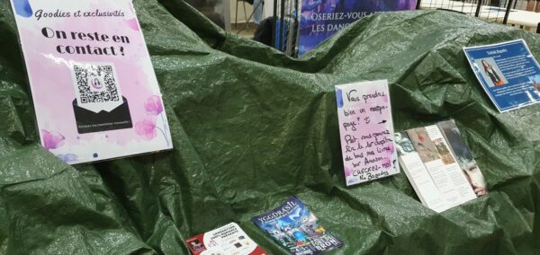 Octogônes - stand de Nathalie Bagadey, flyers