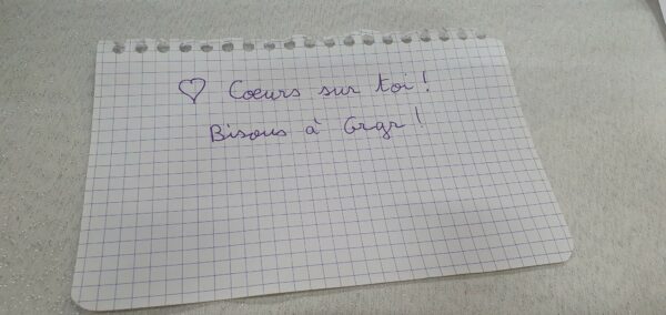 Octogônes - petit mot laissé à Nathalie Bagadey : "Coeurs sur toi ! Bisous à Grgr !" (Grigri étant la gargouille de Petit-Pierre)