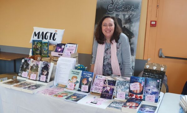 Châteauneuf sur Isère - Nathalie Bagadey sur son stand